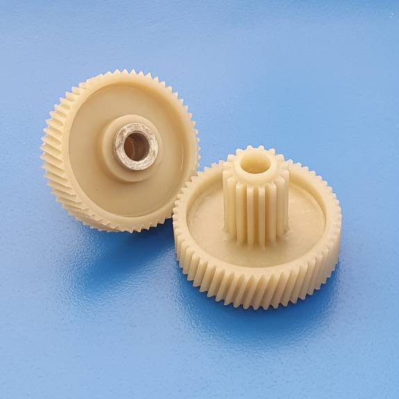 Шестерня мясорубки c мет. вставкой D=47/18, H35.5/13, отв.-8mm, зуб- 54/16шт.(Косой/прямой), Vitek/Panasonic/Polaris/Moulinex, зам. MM0329W